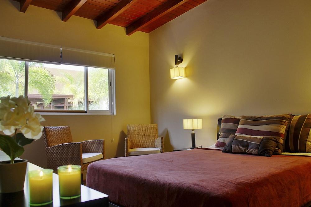 Costa Esmeralda Village