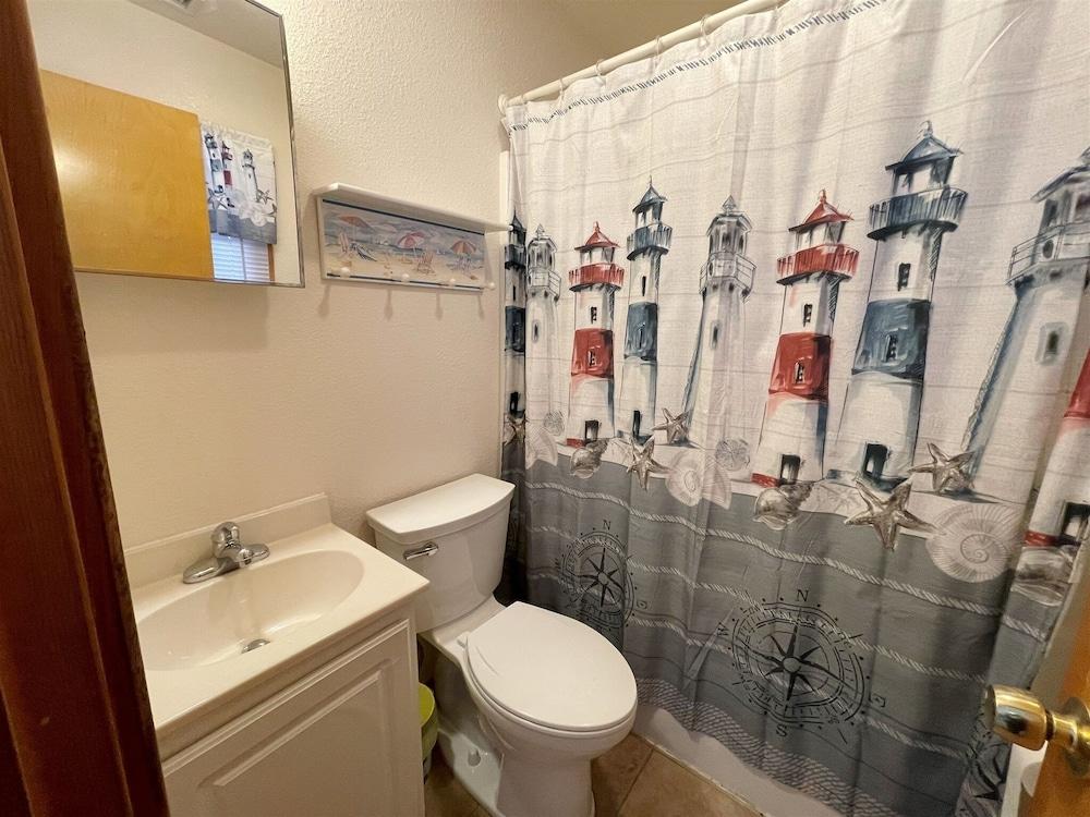 9 Nautical Nine Studio Bedroom Condo by RedAwning