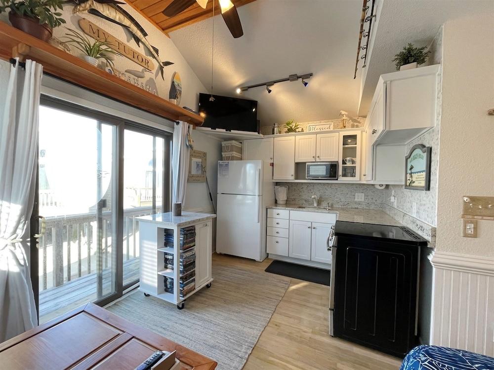 13 Dry Dock Studio Bedroom Condo by RedAwning