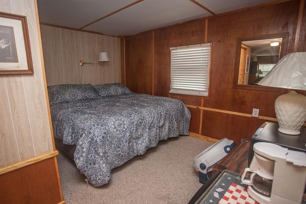 Native Sun 2 Bedroom Cottage by RedAwning