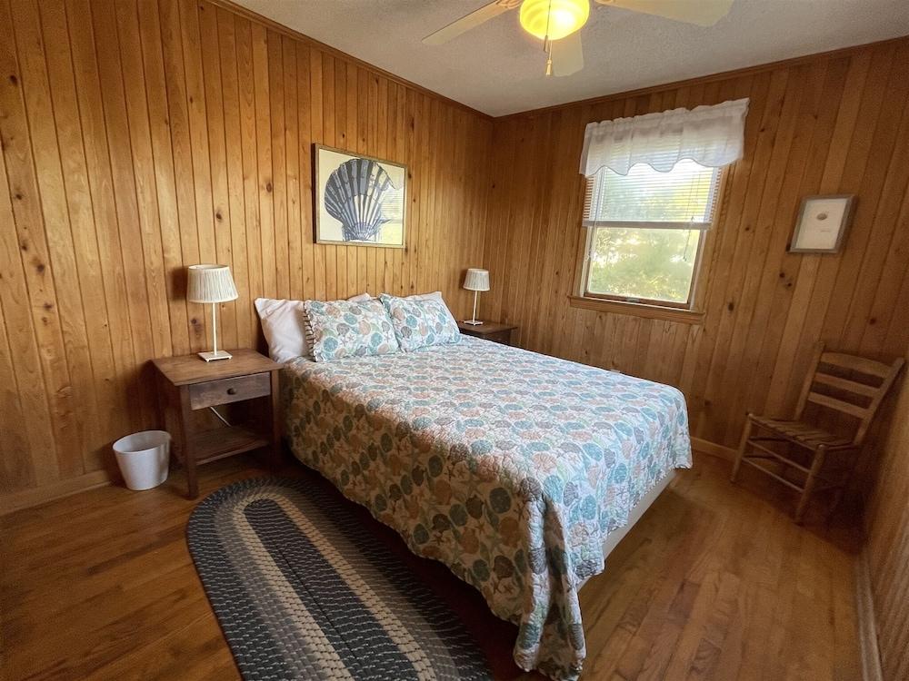 Time / Tide 4 Bedroom Cottage by RedAwning