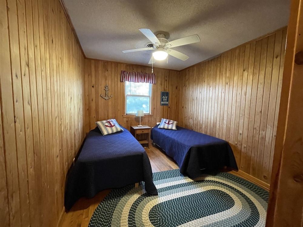 Time / Tide 4 Bedroom Cottage by RedAwning