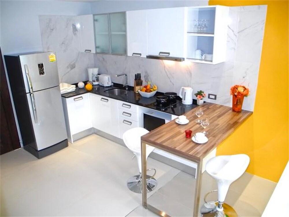 Emerald Patong 2 bedrooms Apartment Mountain View