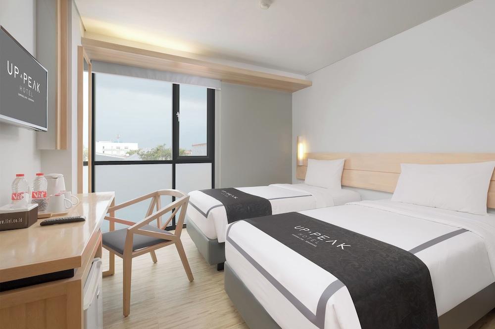 Up-Peak Hotel Simpang Lima Semarang Powered by Archipelago