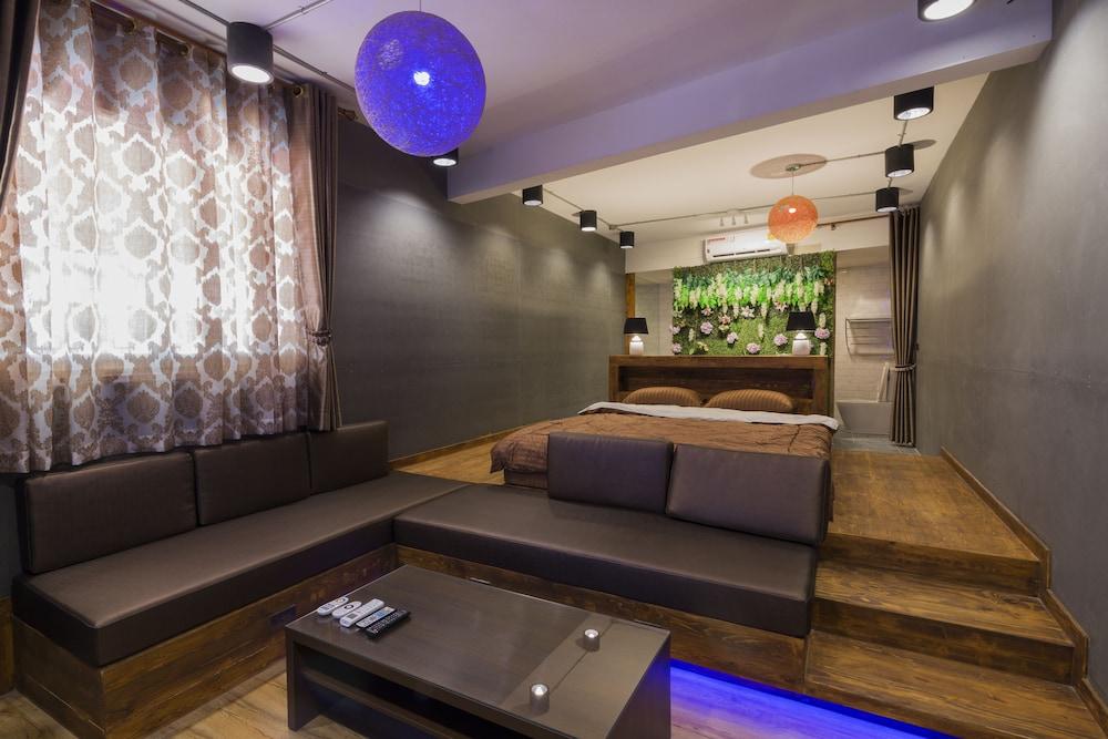 Maximum Luxury Apartment