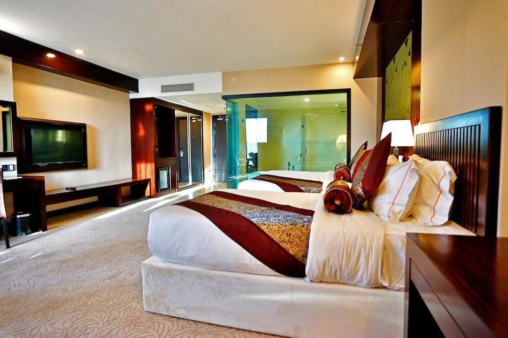 Royale Signature Hotel