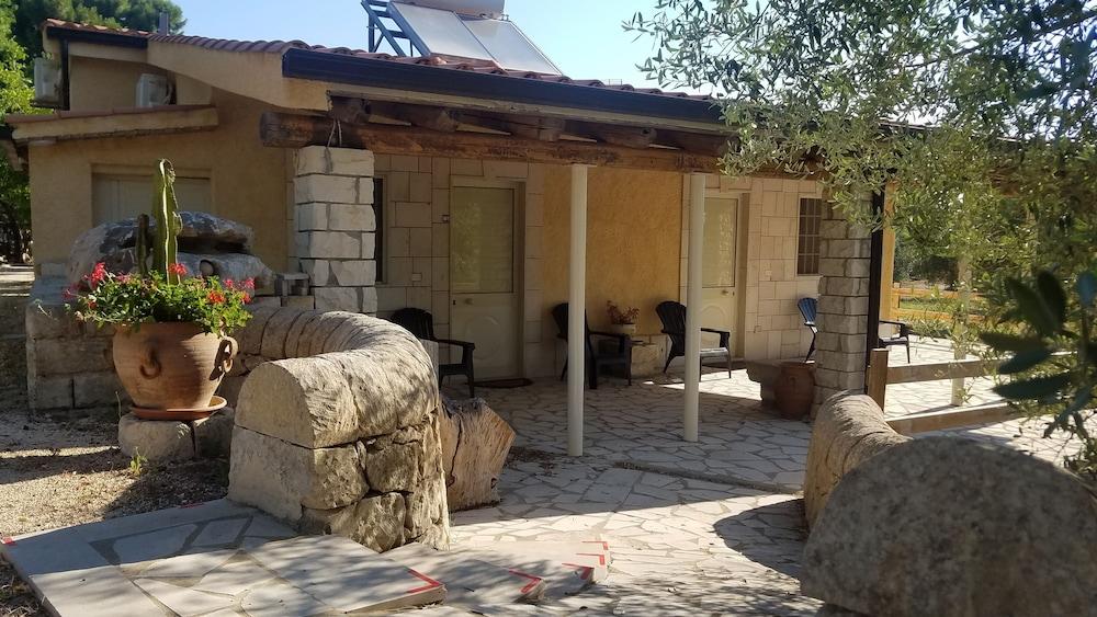 Neeton Noto Bed & Breakfast