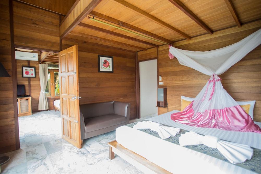 Rice Farm Villa Suratthani