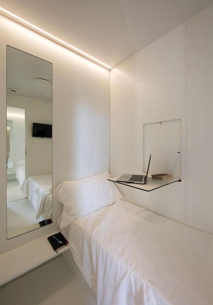 Bed and Boarding - Hostel