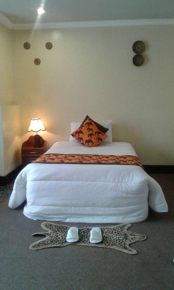 Da Vinci Gorilla Lodge