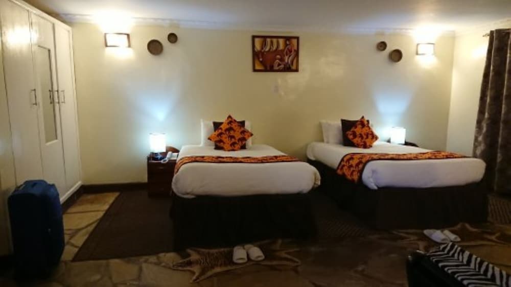 Da Vinci Gorilla Lodge