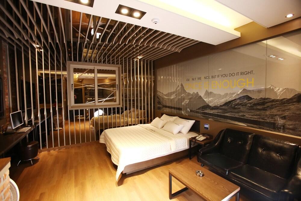 Gyeongju Yolo Hotel