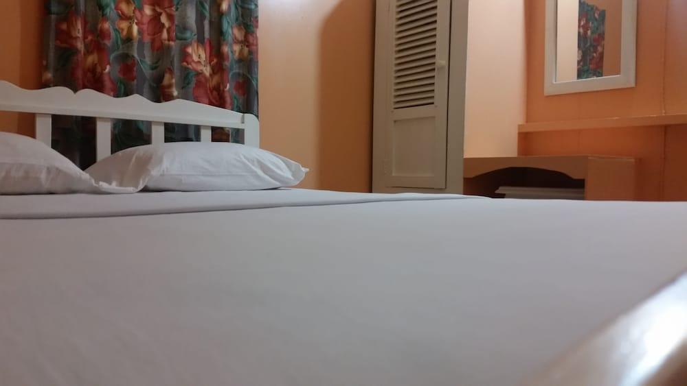 Lake Mainstay Resort