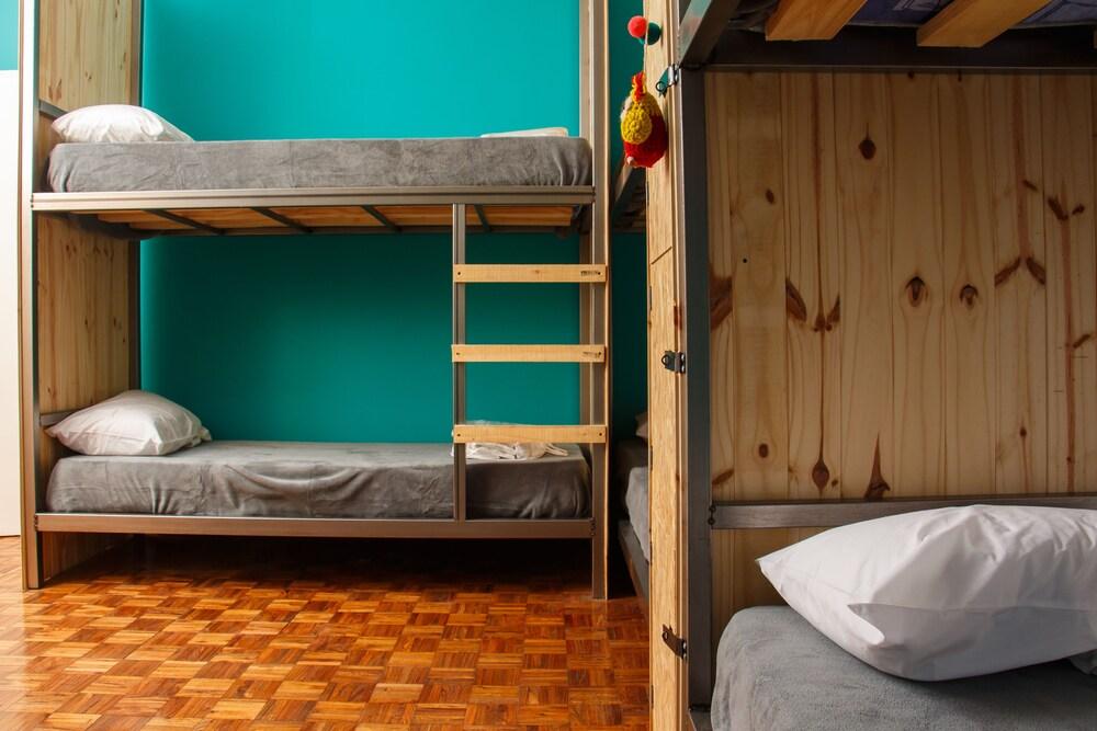 Pura Vida Mae Hostel