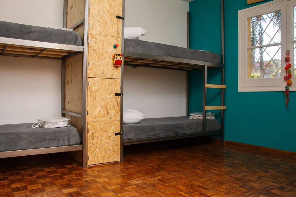 Pura Vida Mae Hostel