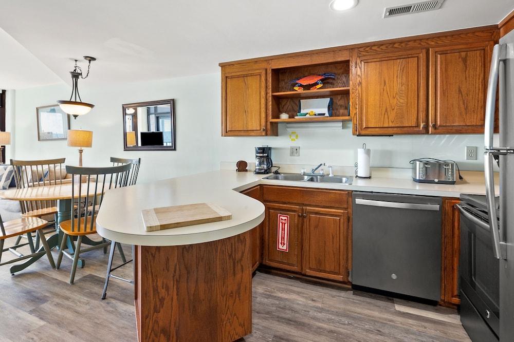 Sedgefield 102 by RedAwning