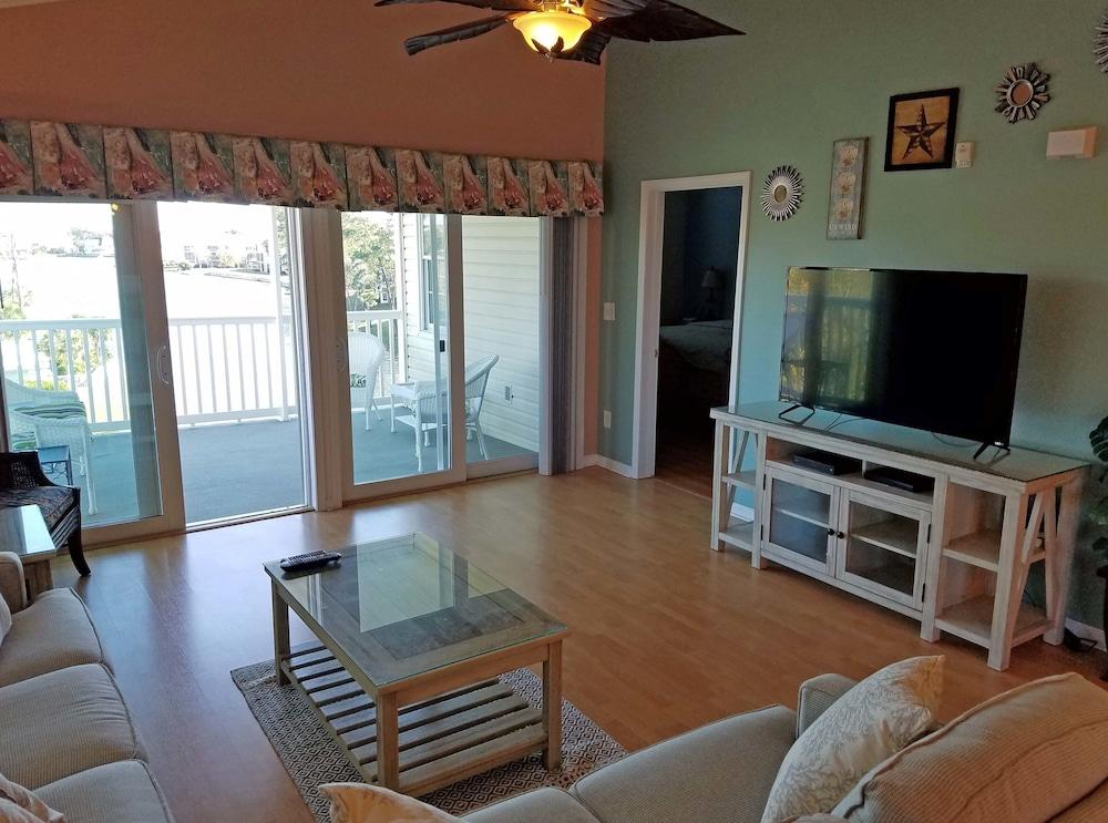 Ocean Keyes 3941 by RedAwning