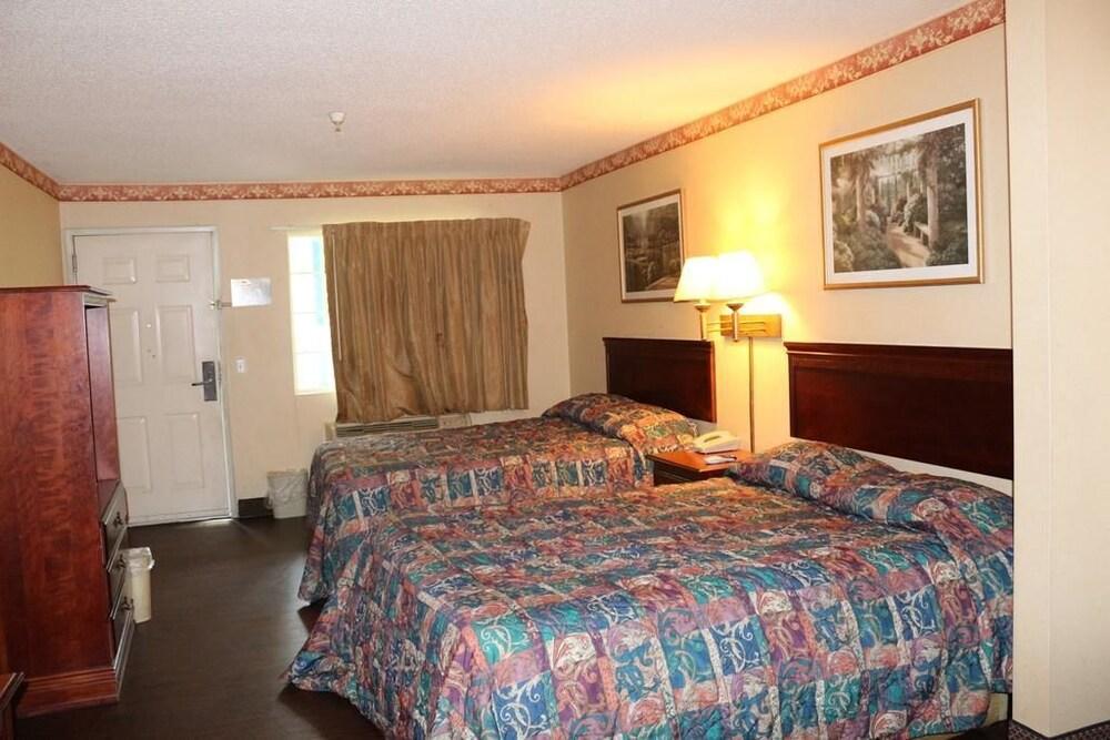 Magnolia Bay Hotel & Suites