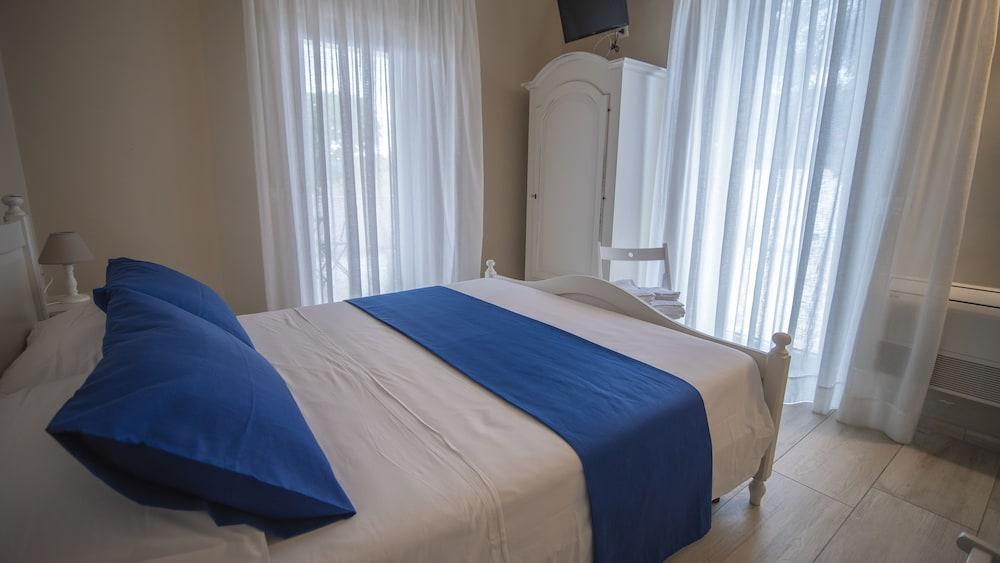 Torrelama Room Breakfast