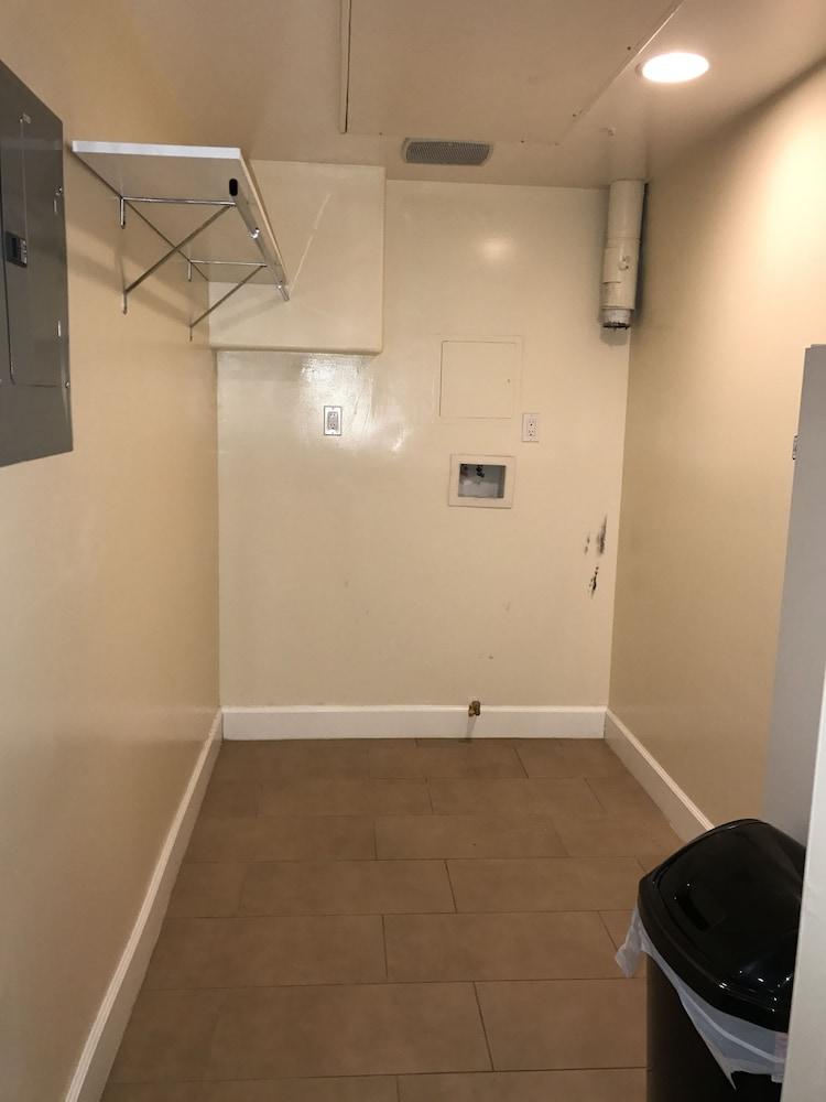 2 Bed 2 Bath in Studio City