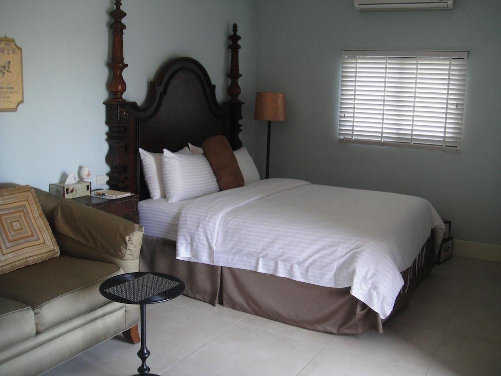 Desire & Satisfaction B&B