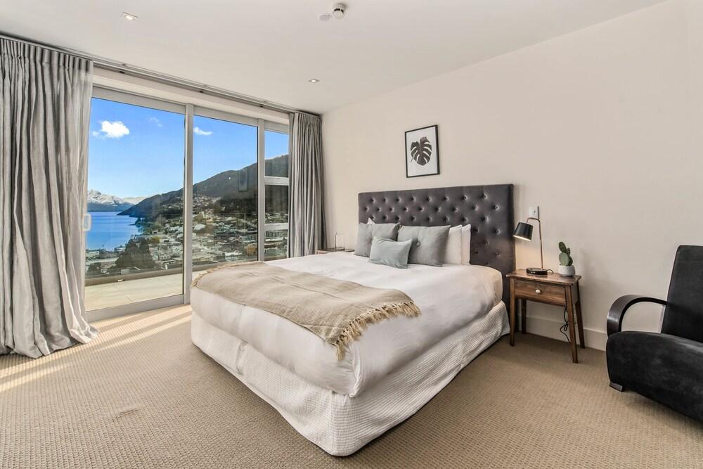 Catalina’s Luxury Apartment 5