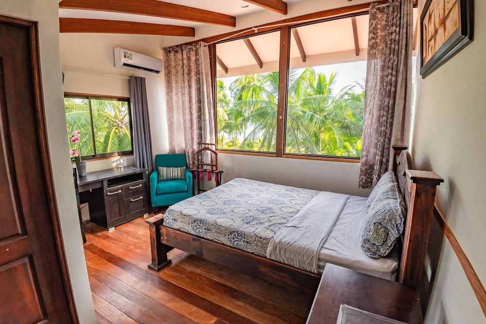 Sunset Del Mar Resort