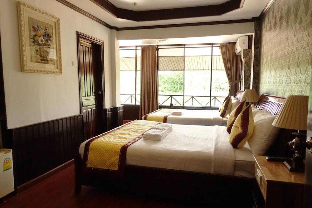 Merry Riverside Hotel