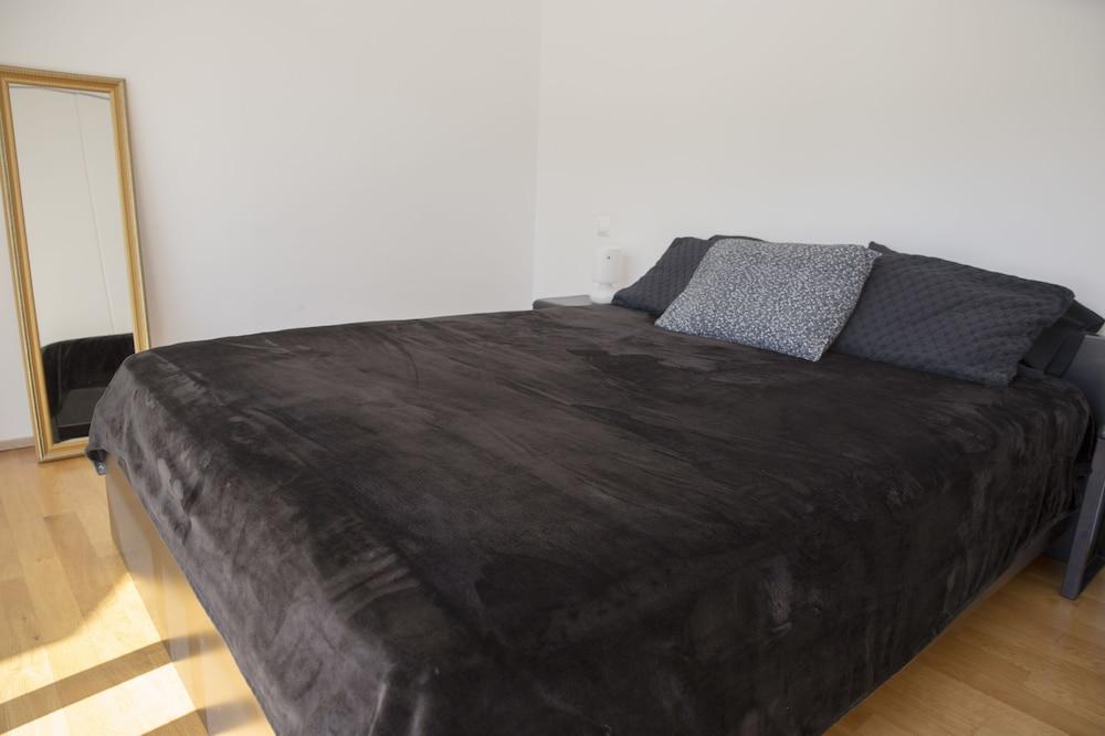 Infinity White Complex