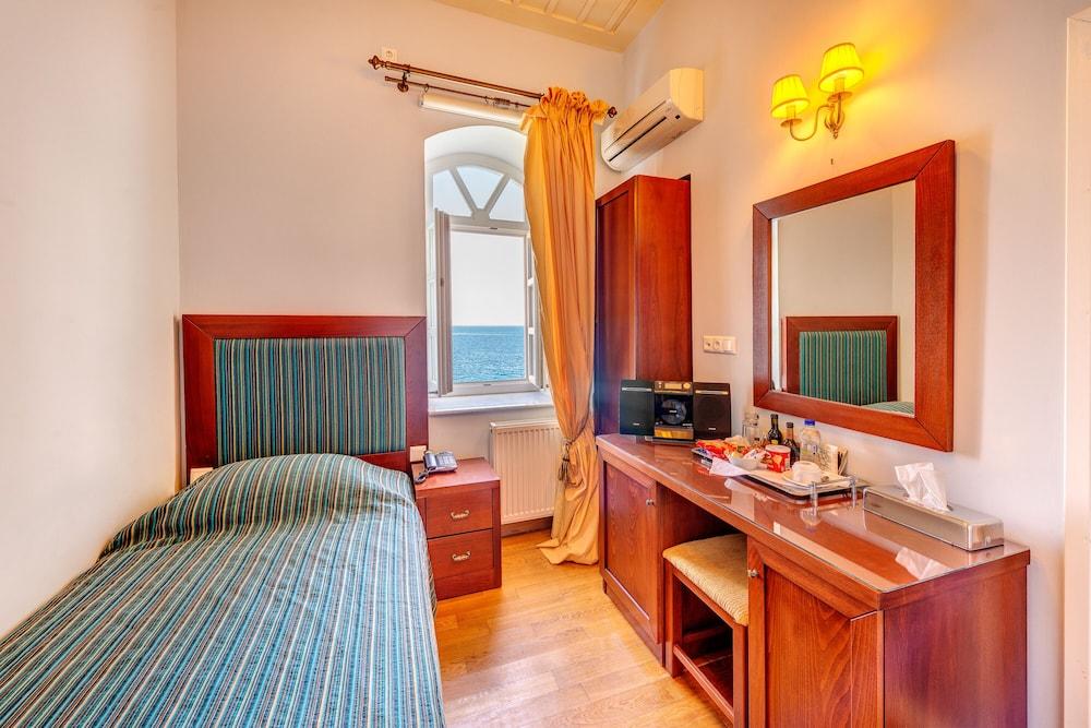 Apollonion Palace Hotel