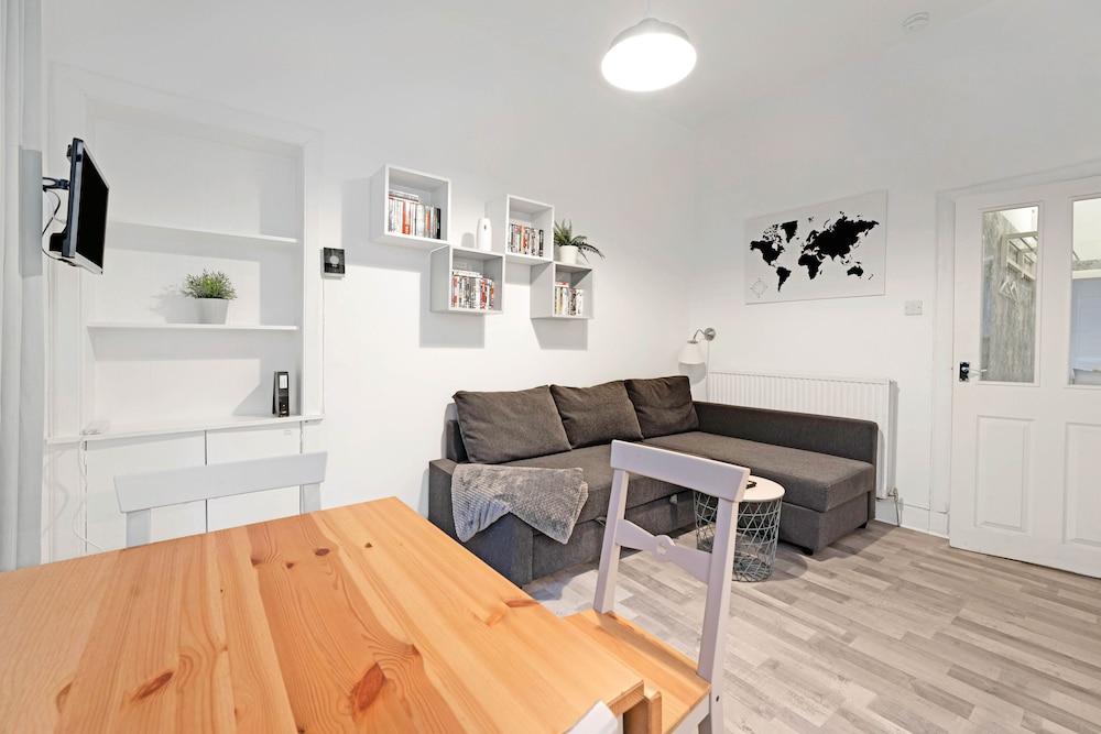 Central and Modern with a Garden