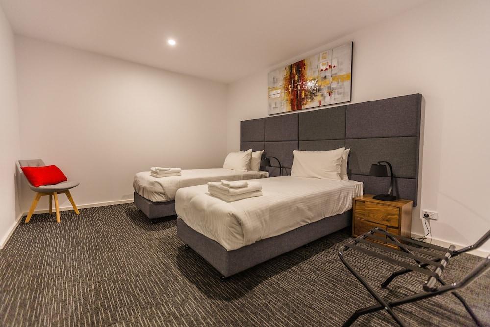 The Palms Apartments