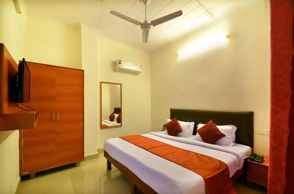 OYO 7372 Platinum Inn