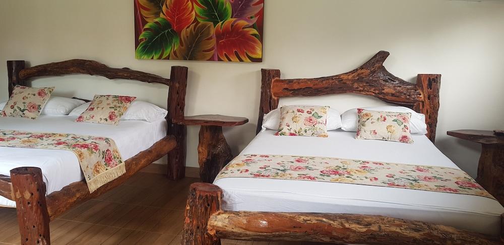 Casa Hostal Antawara