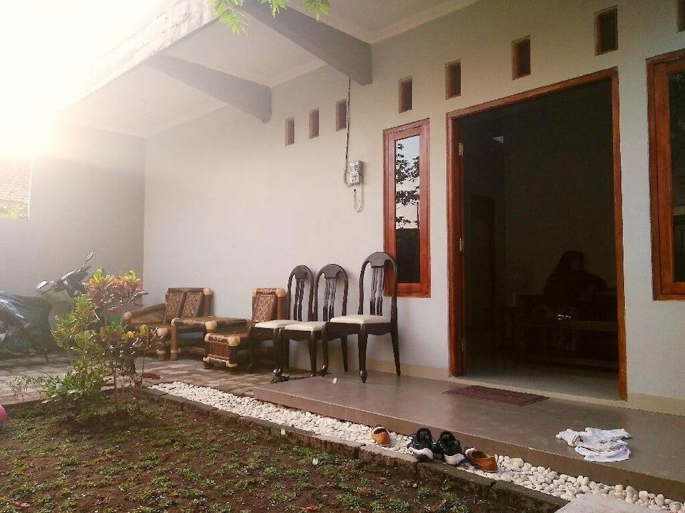 Adikarta Guesthouse Janti