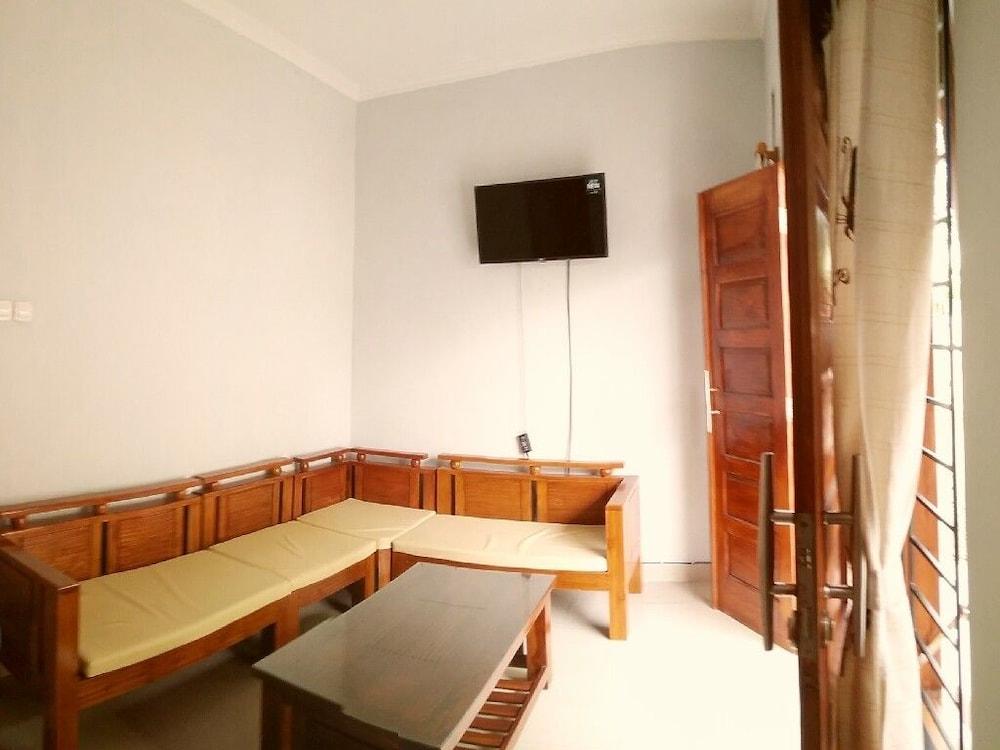 Adikarta Guesthouse Janti