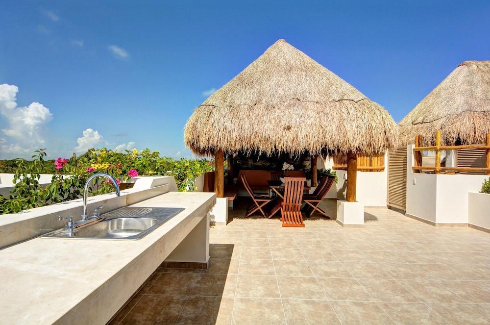 Rainbow Penthouse 2 bedrooms sleeps 5