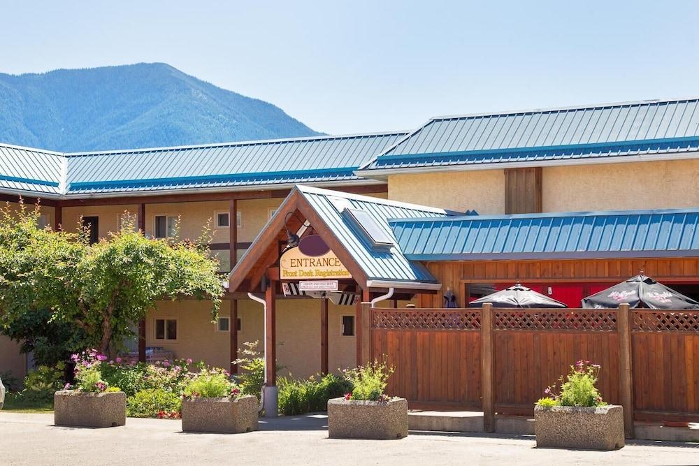 The Lodge at Arrow Lakes