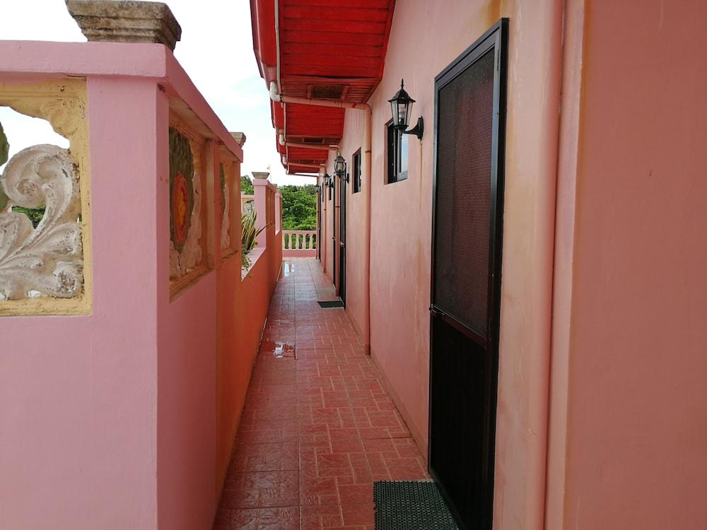 Beachview Pink Lodge