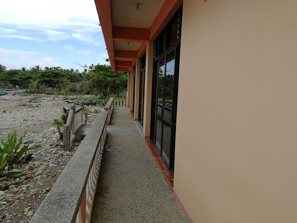 Beachview Pink Lodge