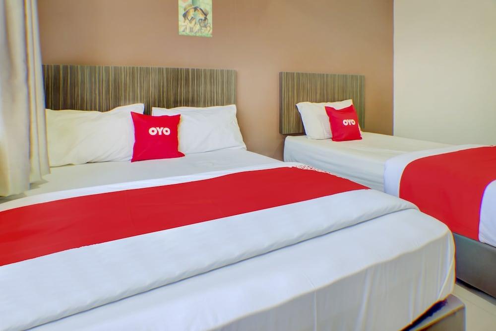 OYO 89985 Js Hotel