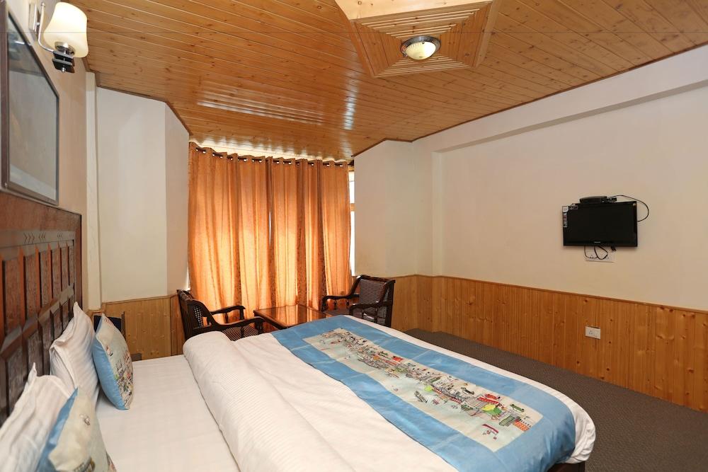 OYO 7008 Astha Cottage