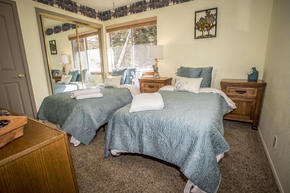 Majestic Pines 3 Bedroom Apts by RedAwning