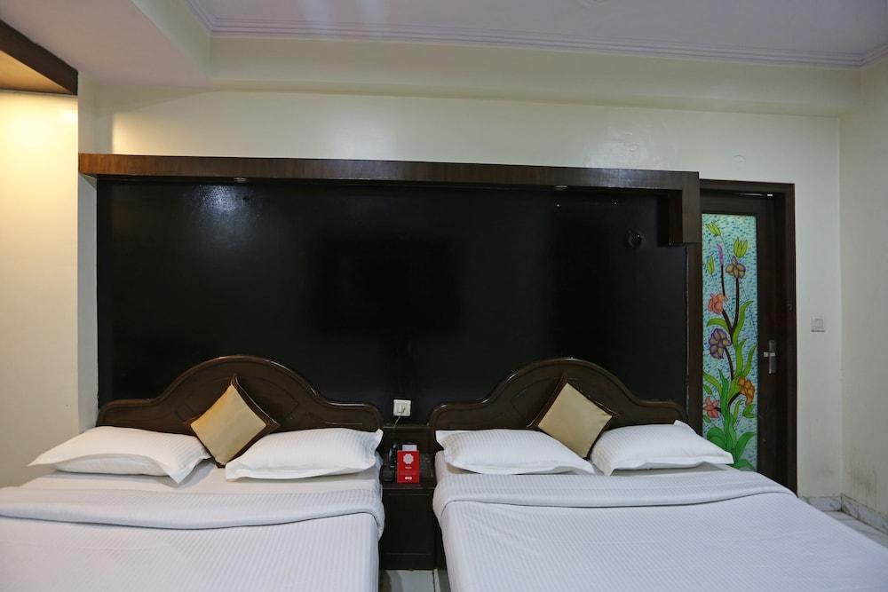 OYO 7634 Hotel Delhi Continental