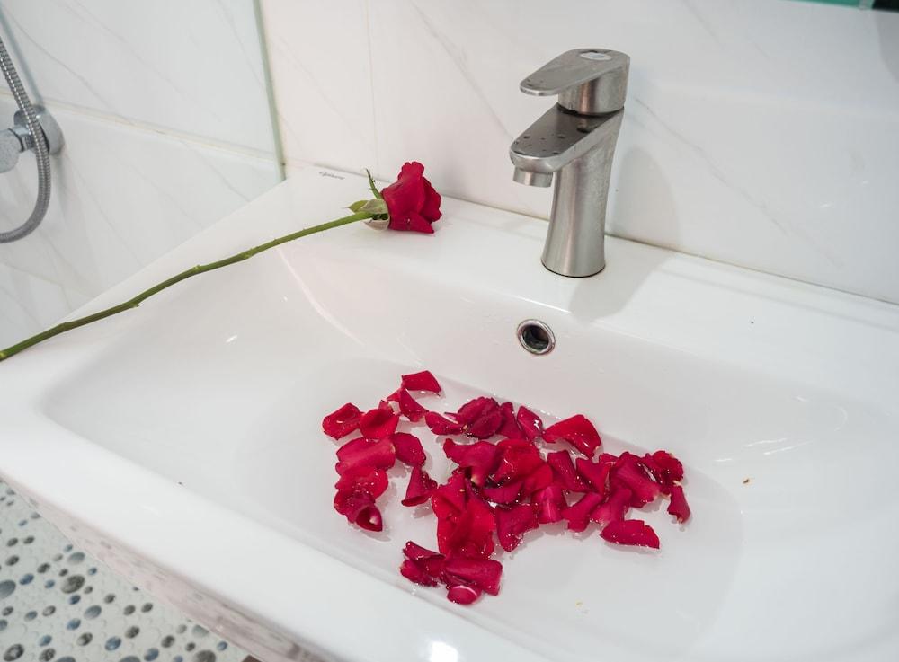 Hanoi Blue Hotel - The Water Front