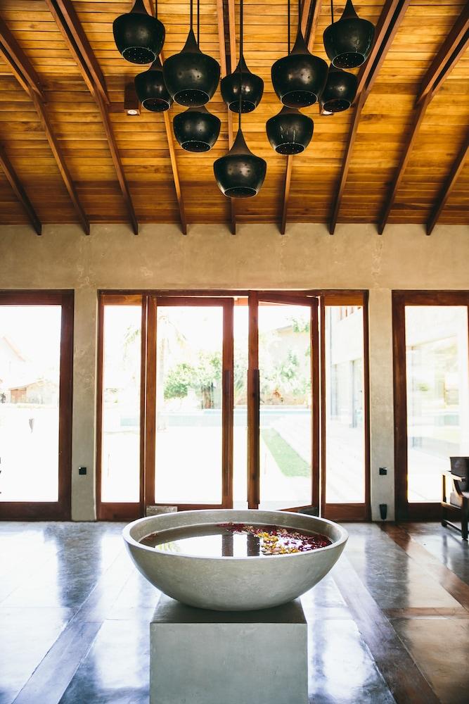 Regenta Arie Lagoon Negombo