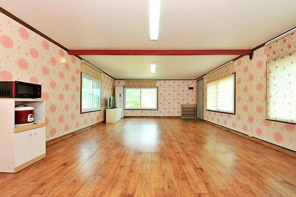 Gapyeong Jandigujang Pension