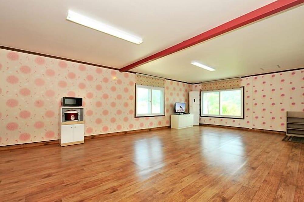 Gapyeong Jandigujang Pension