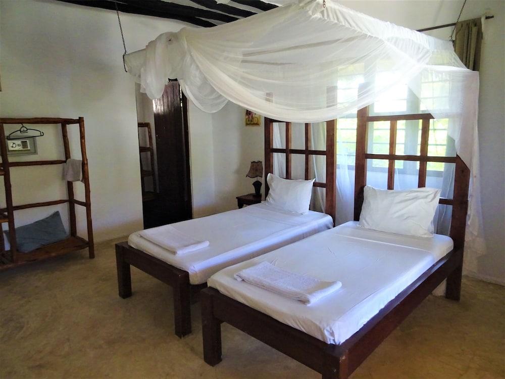 Makuti Beach Bungalows