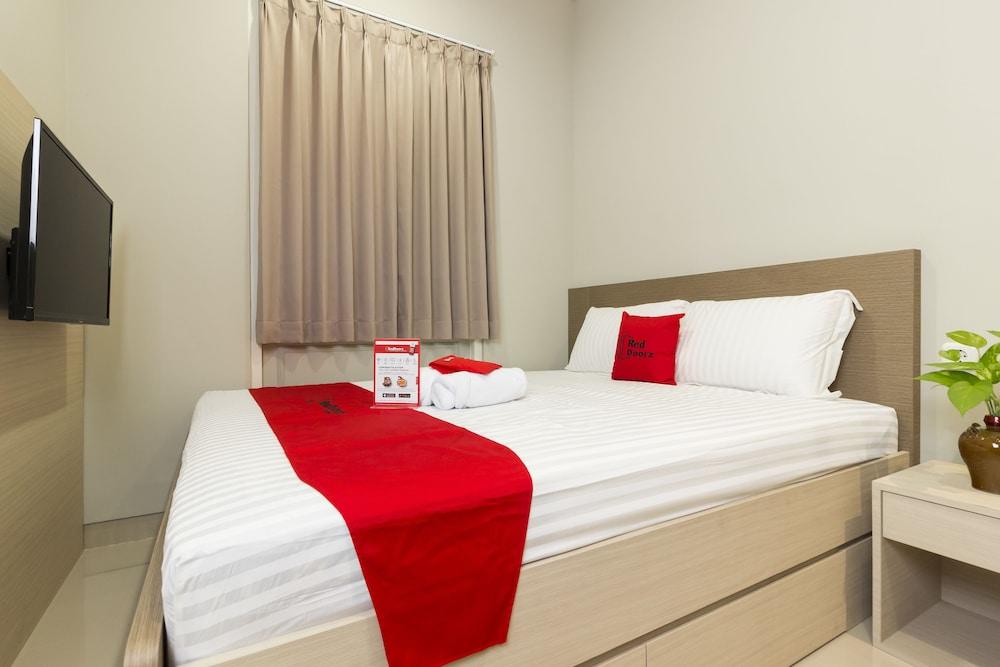 RedDoorz Plus @ Patal Senayan